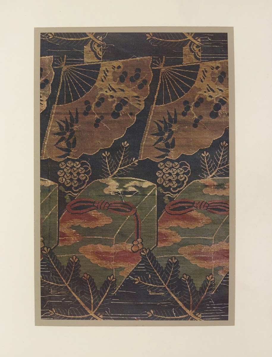 Branches de pin boîtes et éventails 1913