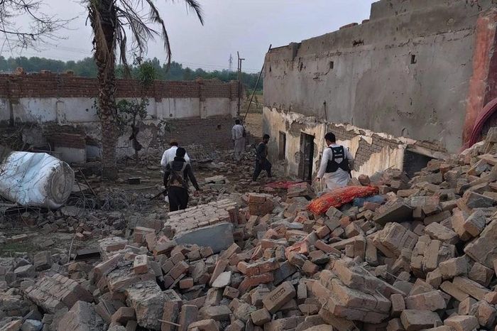 Đánh bom xe nhằm vào trạm an ninh Pakistan, 14 cảnh sát thiệt mạng - Báo Tri thức &amp; Cuộc sống