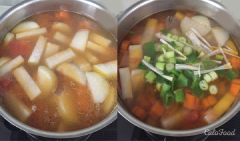 Su hào và cà rốt cắt những khúc vuông to vừa ăn. Cho thịt đã rửa sạch vào nồi nước dùng mới và nấu sôi. Khi nước sôi thì vớt bọt (nếu có) và cho phần ra củ đã chuẩn bị vào. Nấu cho cả rau củ và sườn cùng mềm thì nêm nếm cho vừa vị.