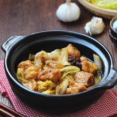 Minh thích món xào có nhiều nước một tí để tiện chan cơm nữa. Đậu hũ chiên xào cải thảo này đơn giản, nguyên liệu cũng rẻ tiền, giúp mình tiết kiệm chi phi đầu tư cho các món ăn khác.
