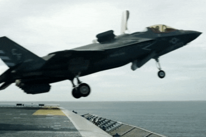 Tiêm kích F-35B trục trặc ngay sau khi xuất xưởng, mắc kẹt giữa Đại Tây Dương - Chuyên trang An Ninh Thủ Đô - Báo Công an nhân dân