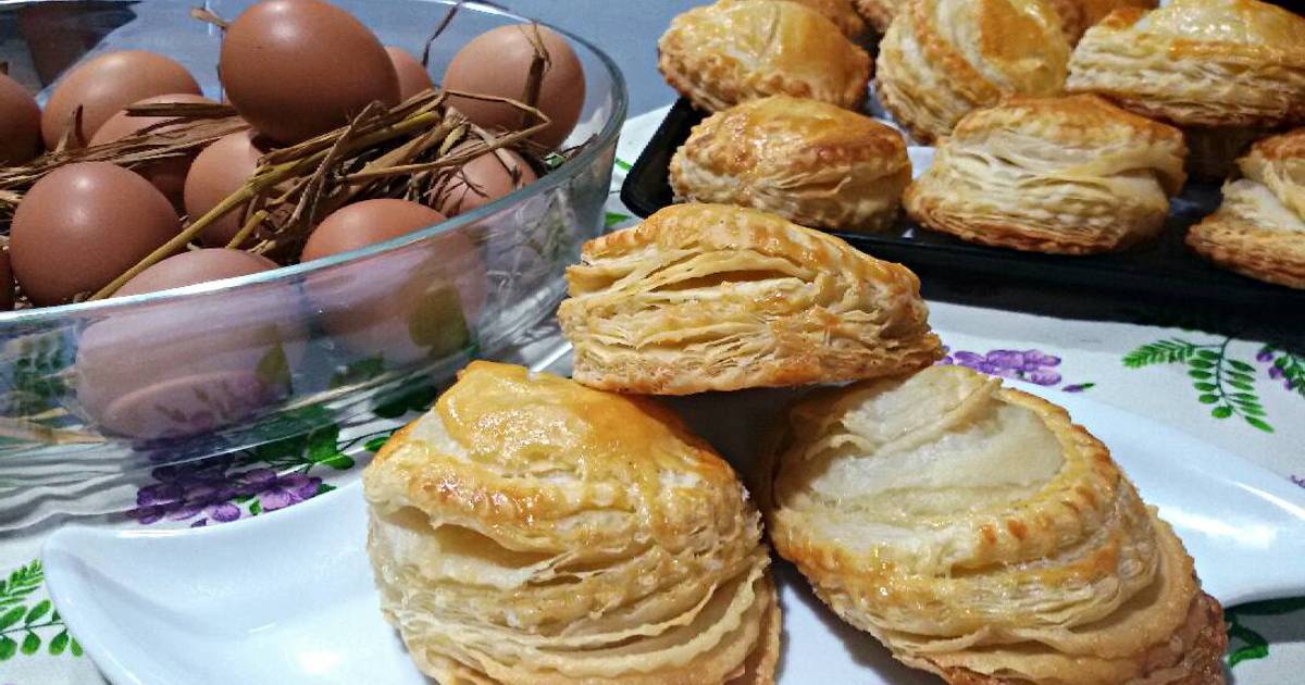 Bánh pateso nhân thịt bằm và phomai