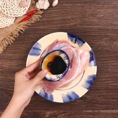 Làm thịt xá xíu: 500gr thịt nạc vai sơ chế sạch rồi để thật ráo nước, ướp cùng 1 muỗng canh bột xá xíu, 1 muỗng canh dầu hào, 1 muỗng canh nước tương, 1 muỗng canh nước mắm, xoa đều miếng thịt ướp trong vòng 30 phút.