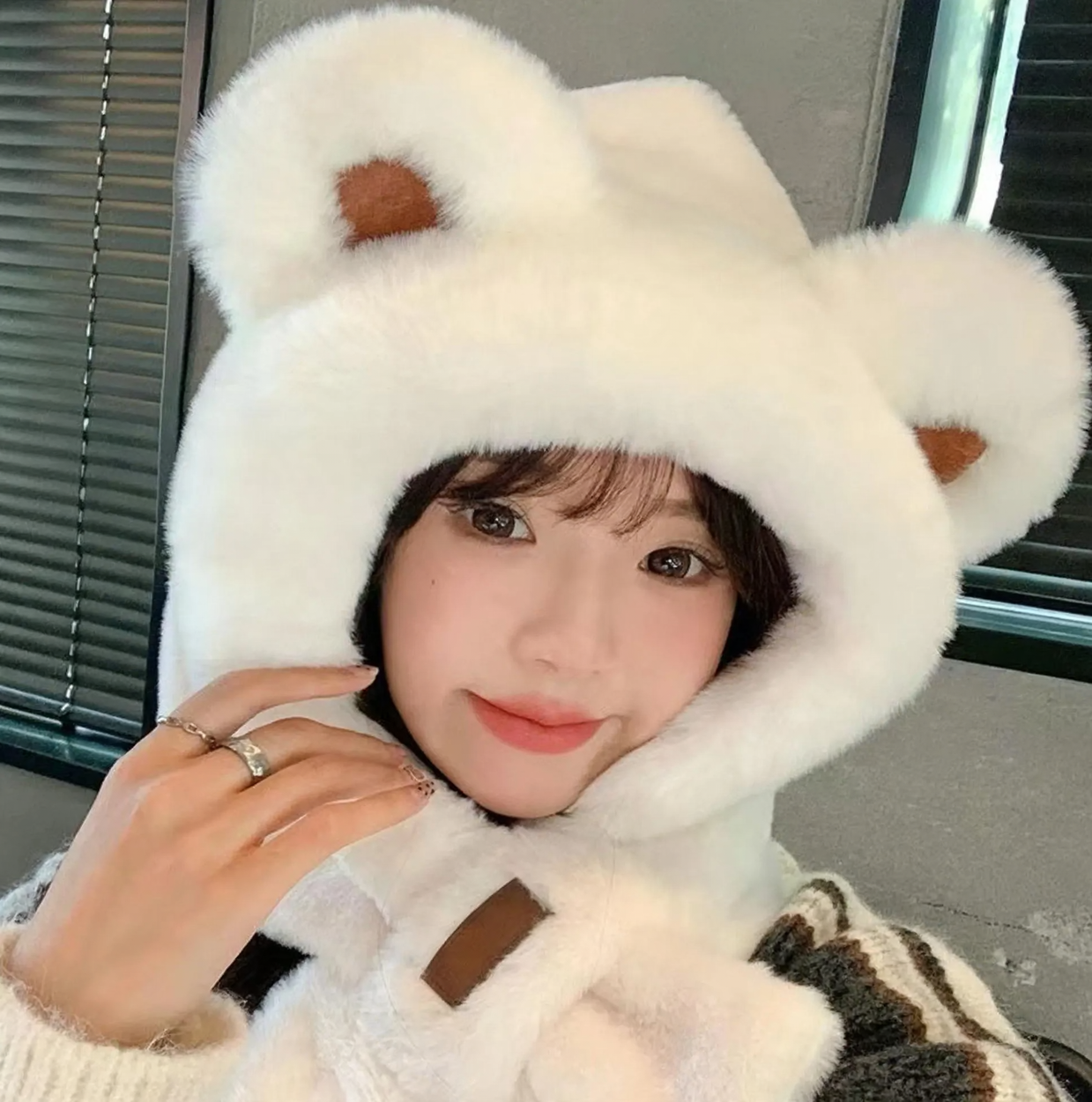 Plush hat with scarf, bear design, lined