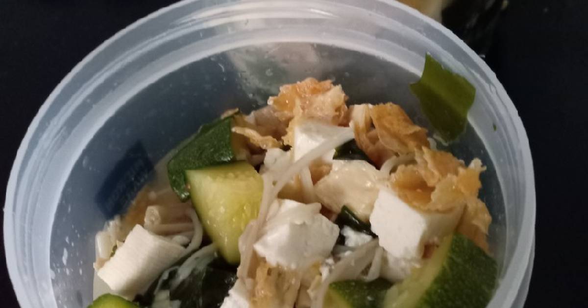 Canh bí ngòi nấm kim châm keto