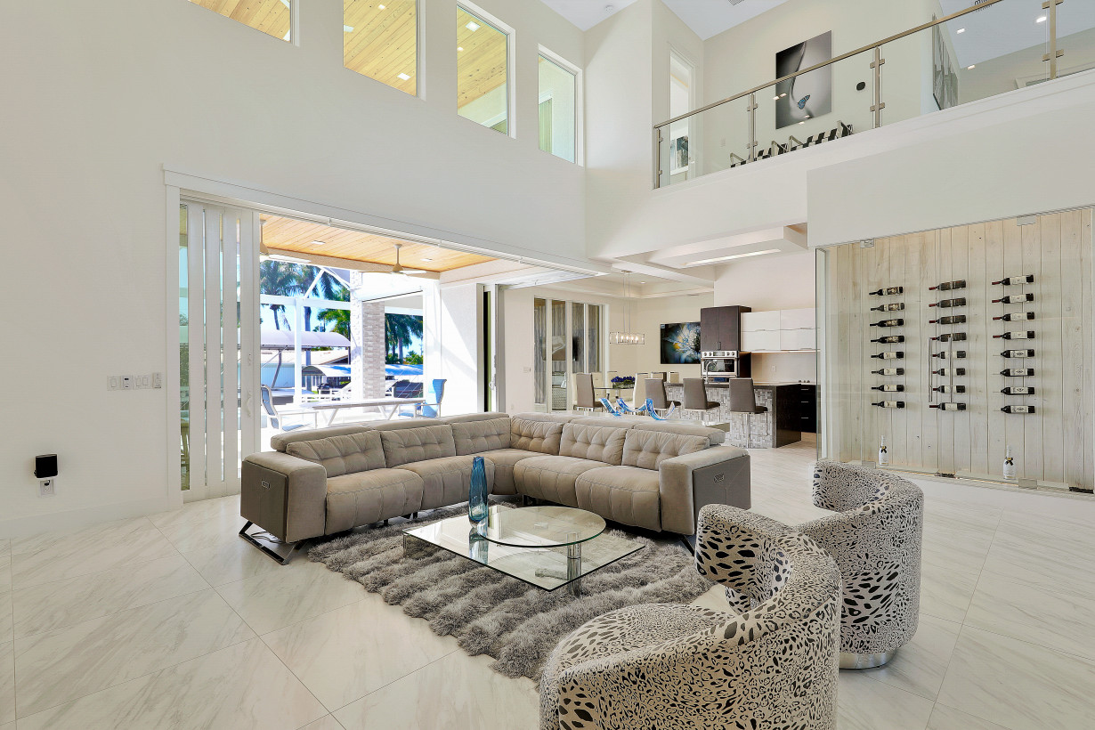 De Soto Court interior