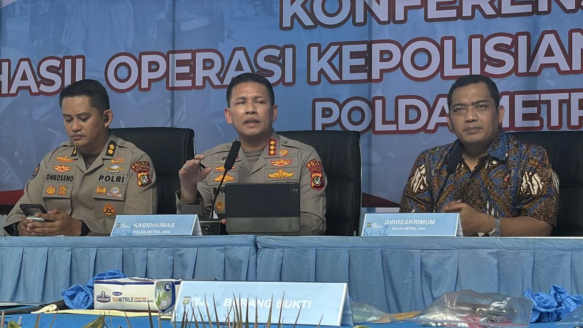 Proses persiapan ekshumasi jenazah Sutrimo di TPU Desa Wlahar, Banyumas untuk kepentingan penyidikan kepolisian.