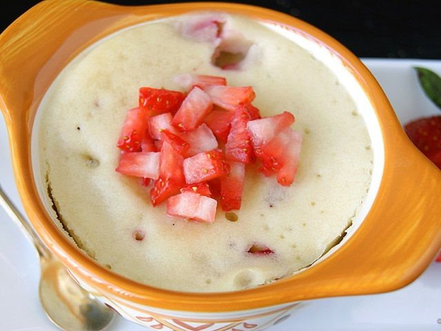 Bánh Dâu Tây Bằng Lò Vi Sóng