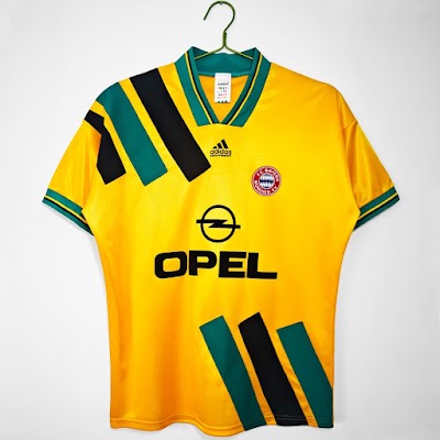 Retro 1993-95 Bayern Visitante @lumorasports.jpeg