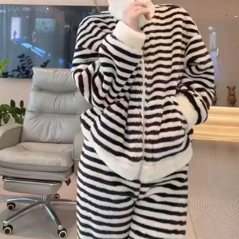 Women's jumpsuit made of lined coral fleece, warm with zipper