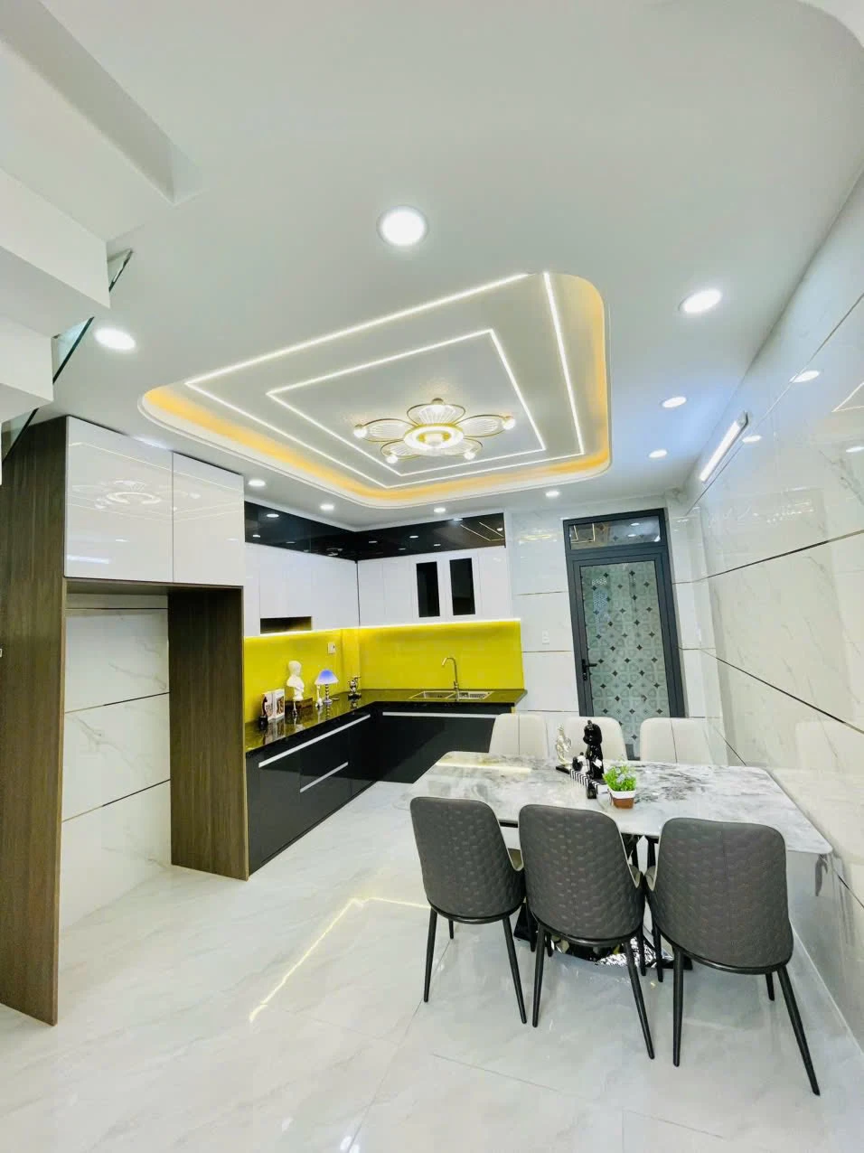 Nhà mới đẹp 5 Tấm, đường nhựa 8m thông hẻm 703 Hương lộ 2. Bình Tân