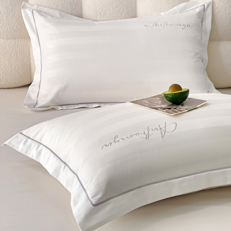 Cotton pillowcase with stripe pattern, 1 pair