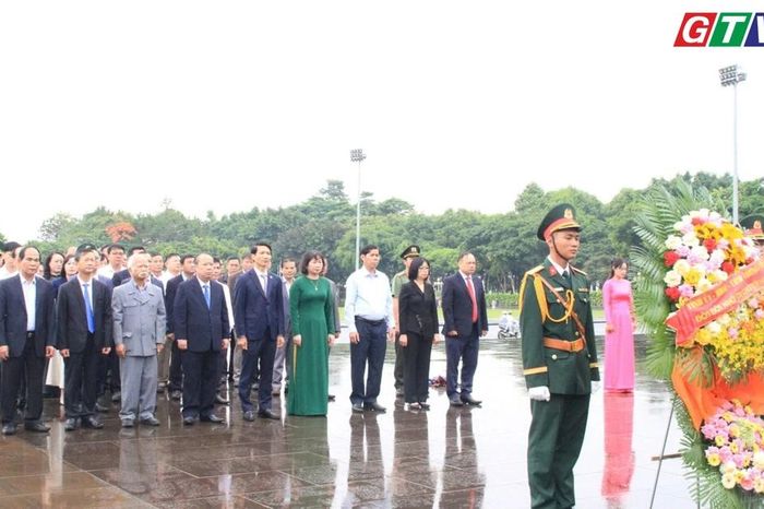 Toàn cảnh Gia Lai 24h: Lãnh đạo tỉnh dâng hương, dâng hoa kỷ niệm 136 năm Ngày sinh Chủ tịch Hồ Chí Minh - Báo Gia Lai