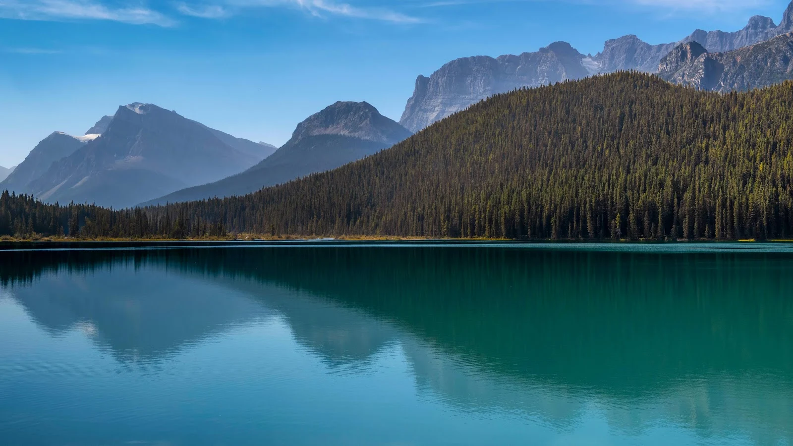 Serene Alpine Lake And Mountains - Landscape Photography 5K Wallpaper (5120x2880)