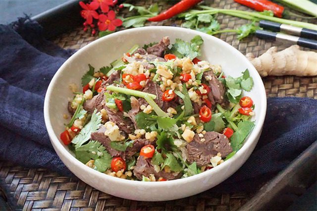 Gỏi Bò Trộn Ngò Đậu Phộng