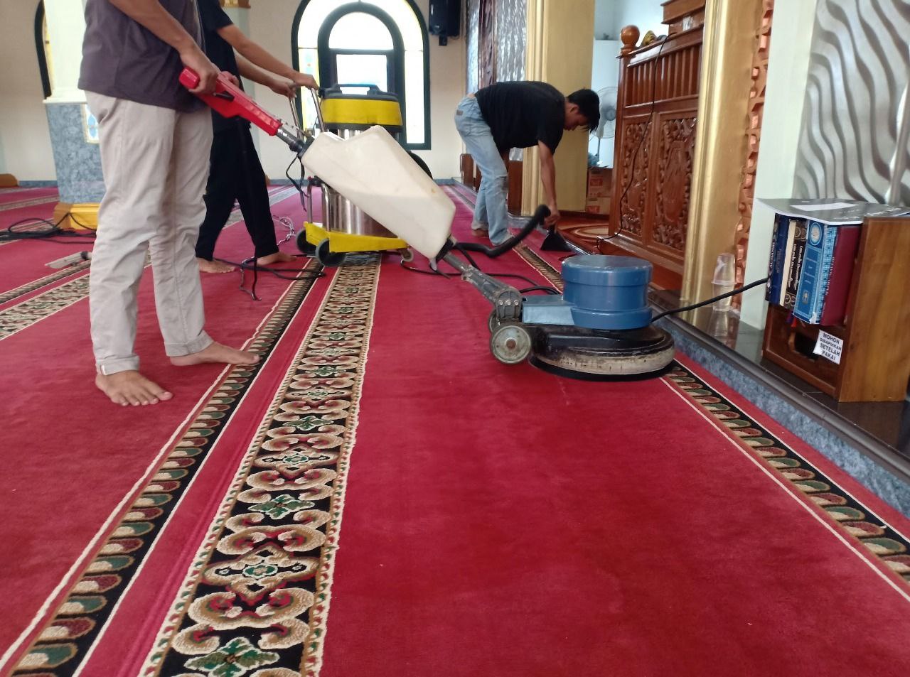 Dokumentasi cuci karpet masjid 3