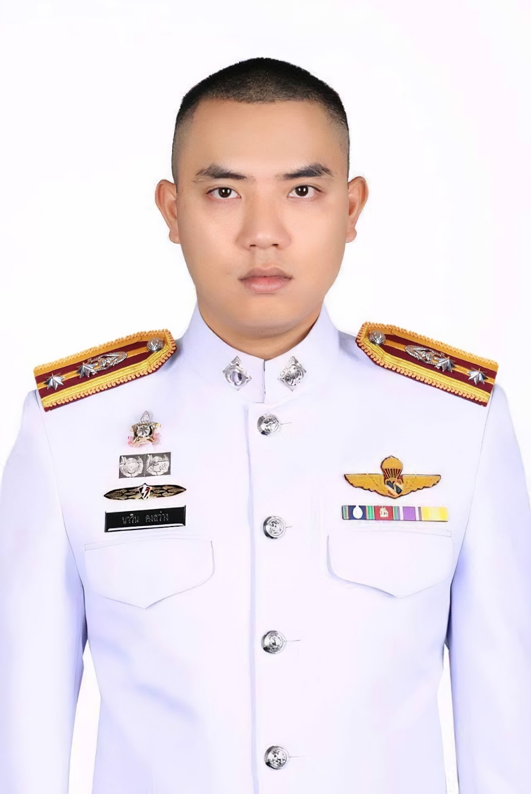 นาวิน คงสว่าง