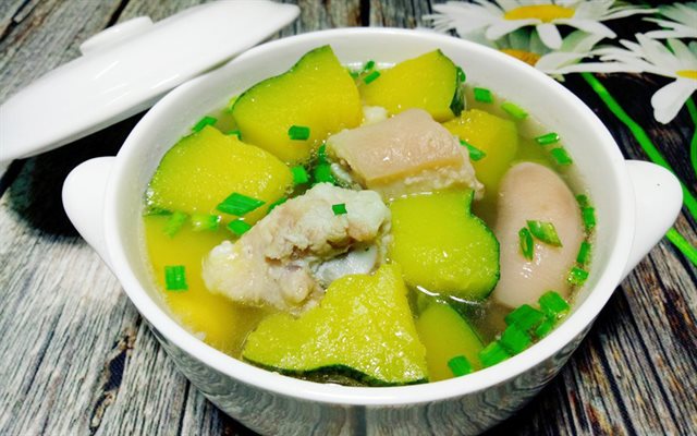 Bí Xanh Hầm Đuôi Heo