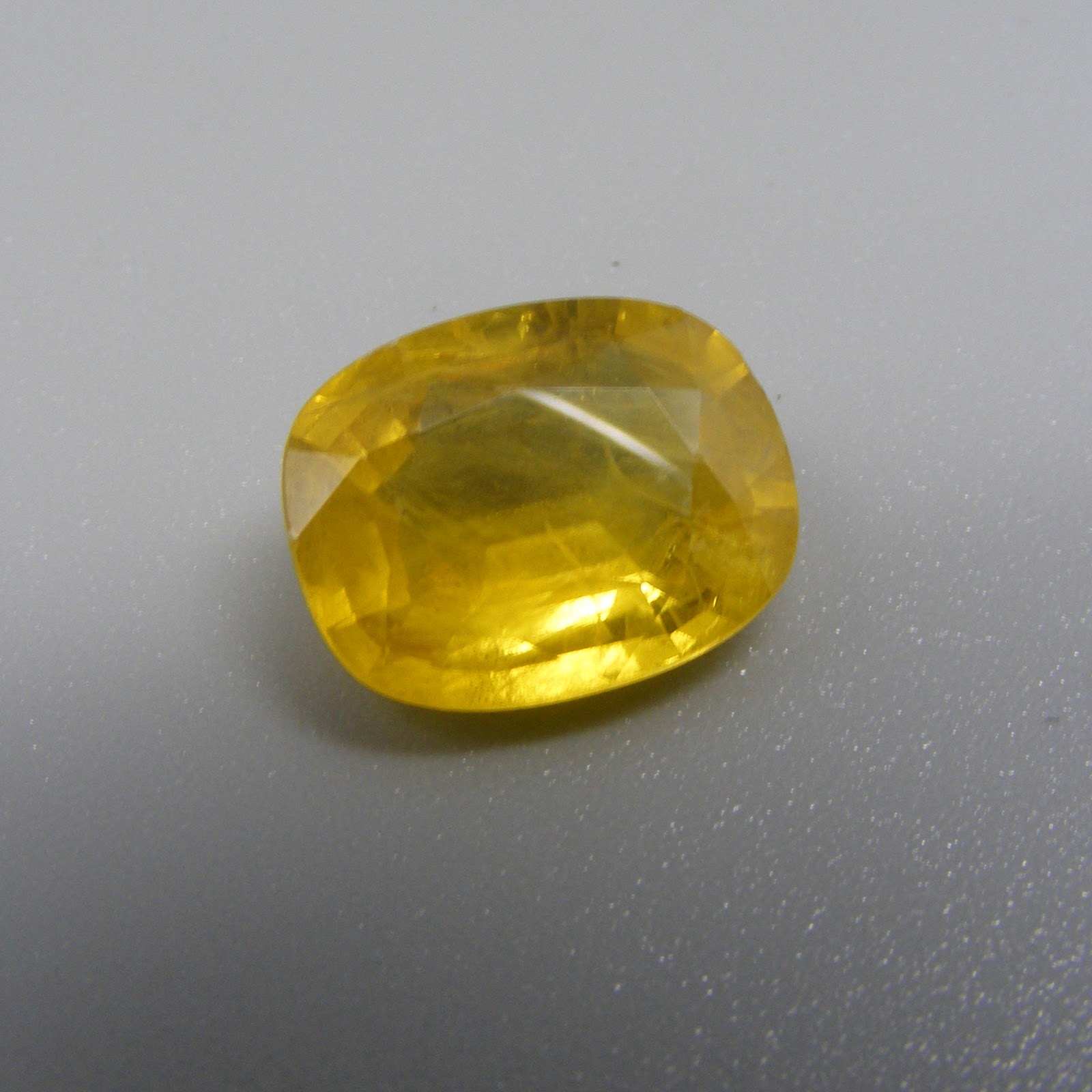 Natural bangkok Yellow Sappire 5.98 cts