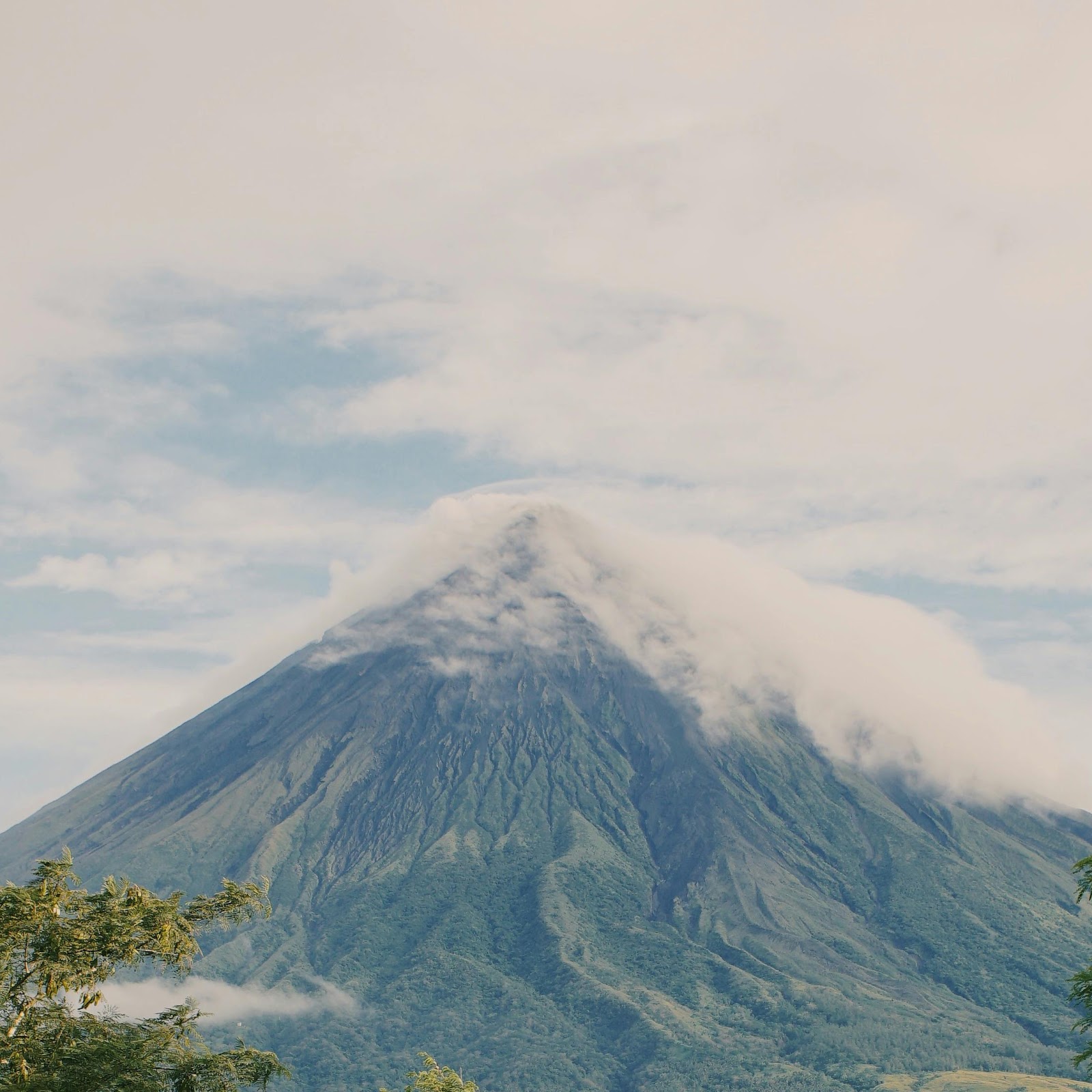 Download Mayon Volcano, Philippines, Volcano, Landscape 4K iPhone