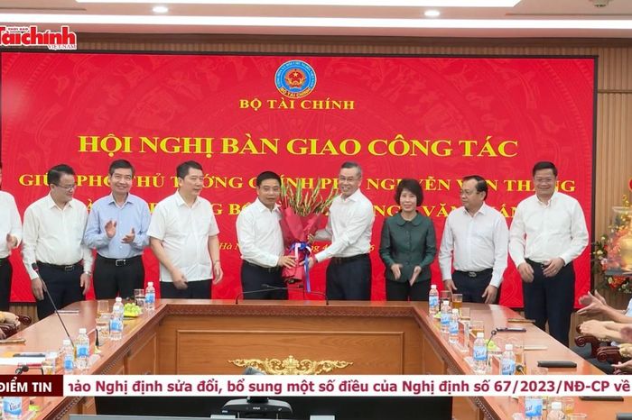 Bàn giao công tác giữa Phó Thủ tướng Chính phủ Nguyễn Văn Thắng và Bộ trưởng Bộ Tài chính Ngô Văn Tuấn - Thời báo Tài chính