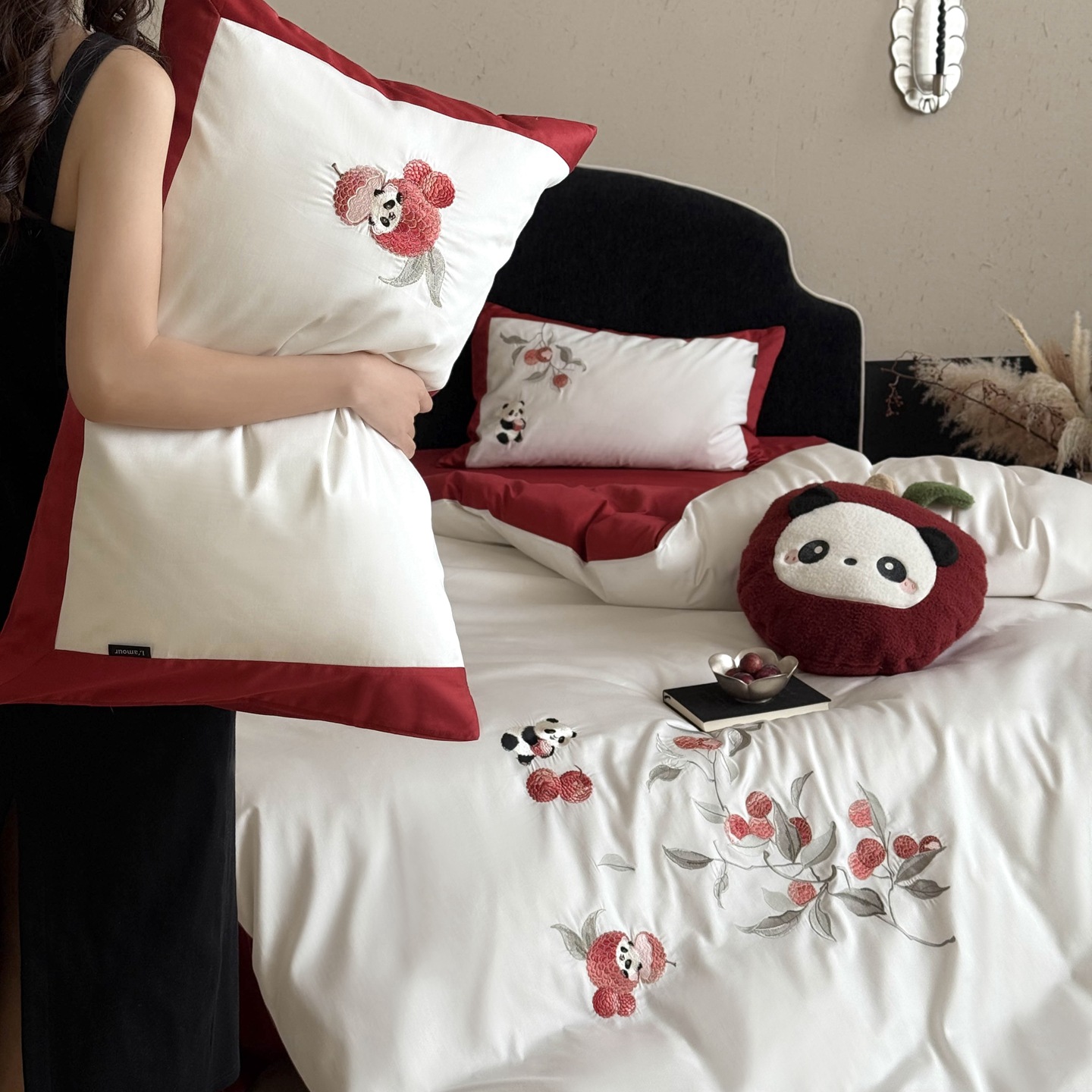 Long-staple cotton bedding set with embroidery