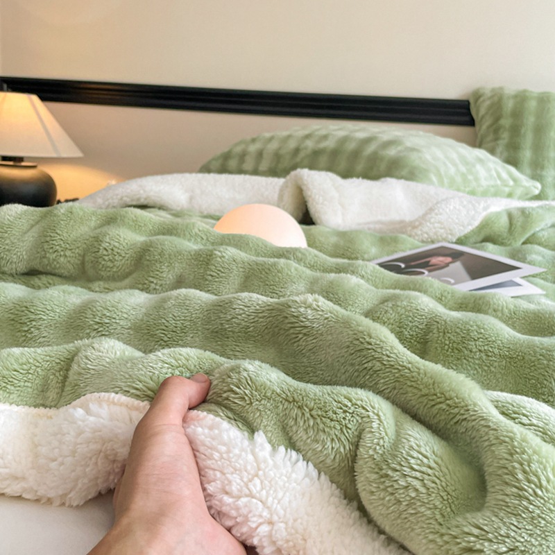 Double-layer blanket made of rabbit fur imitation, warm and fluffy