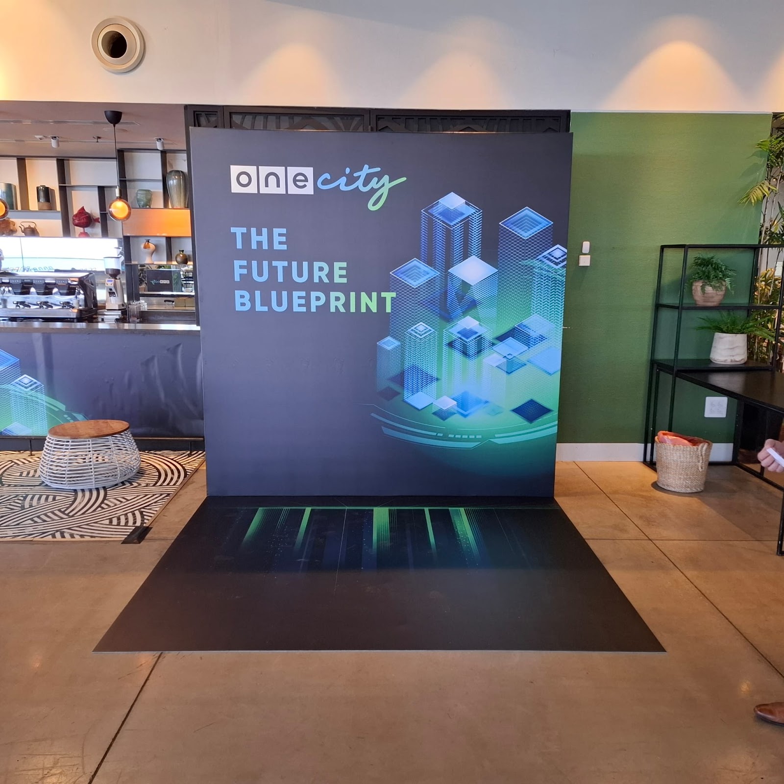 קיר צילום ממותג לעסק באירוע השקה