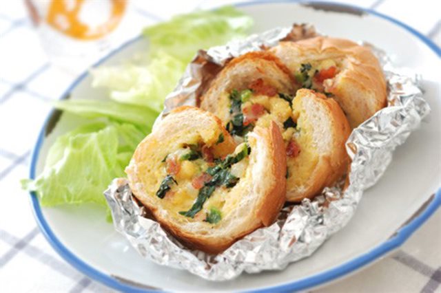 Bánh Mì Phô Mai Bacon Đút Lò