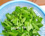 Sau kho nấu cá cờ chín thì cho lá chua vào nấu sôi thêm 1 muỗng cafe hạt nêm và 1 muỗng đường vào.