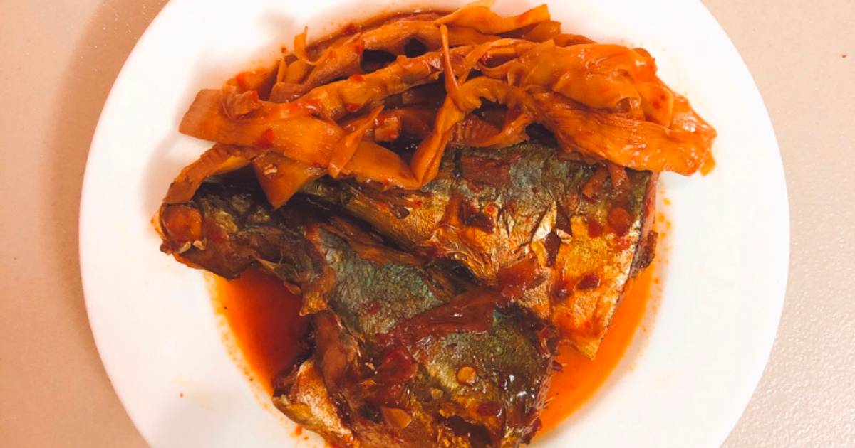 Cá nục kho măng khô
