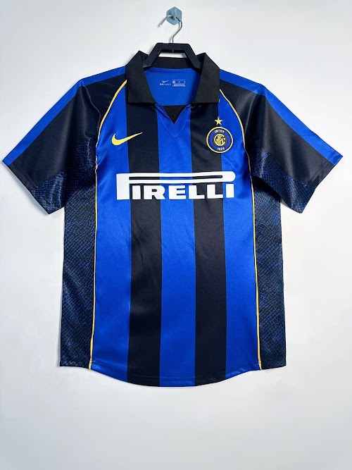 Equipación local del Inter de Milán 2001-02.jpeg