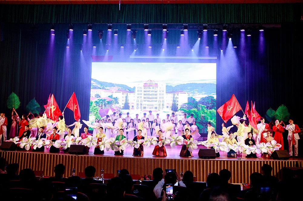Hân hoan trong ngày hội Kỷ niệm 65 năm Ngày thành lập Trường Đại học Tây Bắc (1960 - 2025) và 43 năm Ngày Nhà giáo Việt Nam (1982 - 2025)