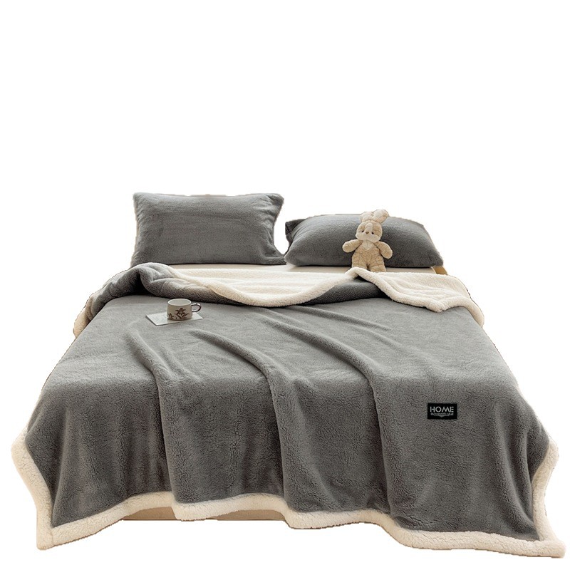 Double-layered warming cozy blanket with lamb fleece look