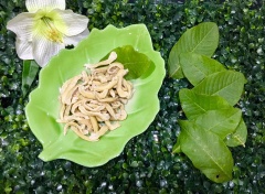 Khi mứt ổi nguội thì cho vào hũ bảo quản kín dùng dần khoảng 2 tuần nhé! Mứt giòn dai, ngọt thơm nhâm nhi ăn chơi cực đã lại giàu vitamin C tăng sức đề kháng cho cơ thể. Có cách làm mứt ổi giòn này rồi Tết này nhất định phải thử nhé.