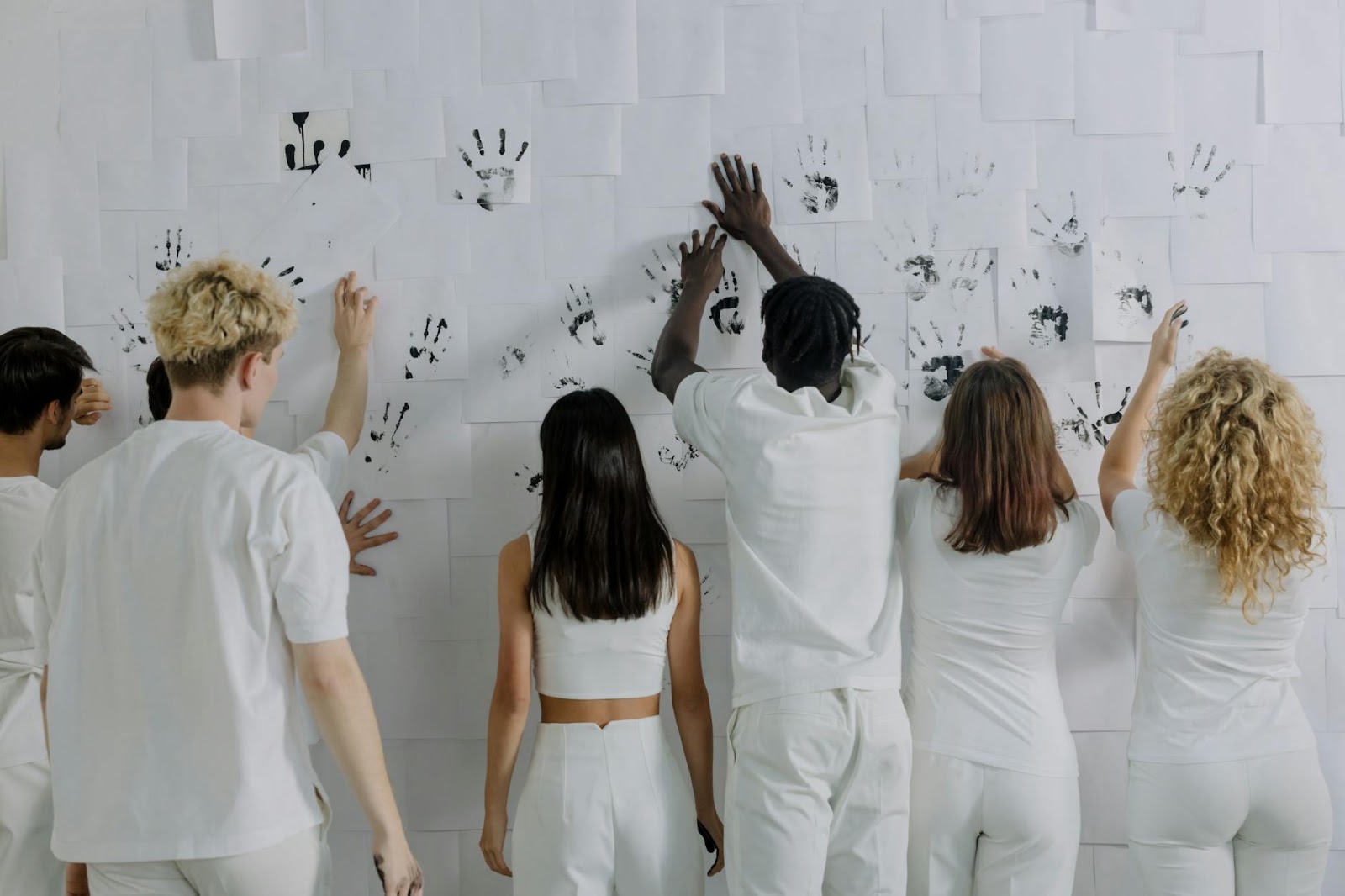 Symbolic image of human and Generative AI collaboration enhancing creativity.
