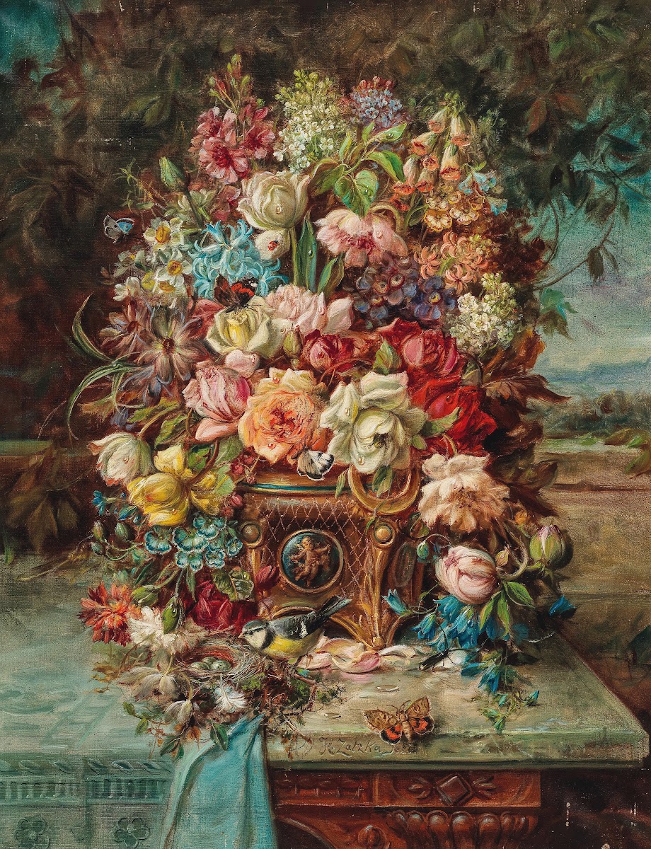 Reiches Blumenstillleben mit Blaumeise vor einer weiten Landschaft