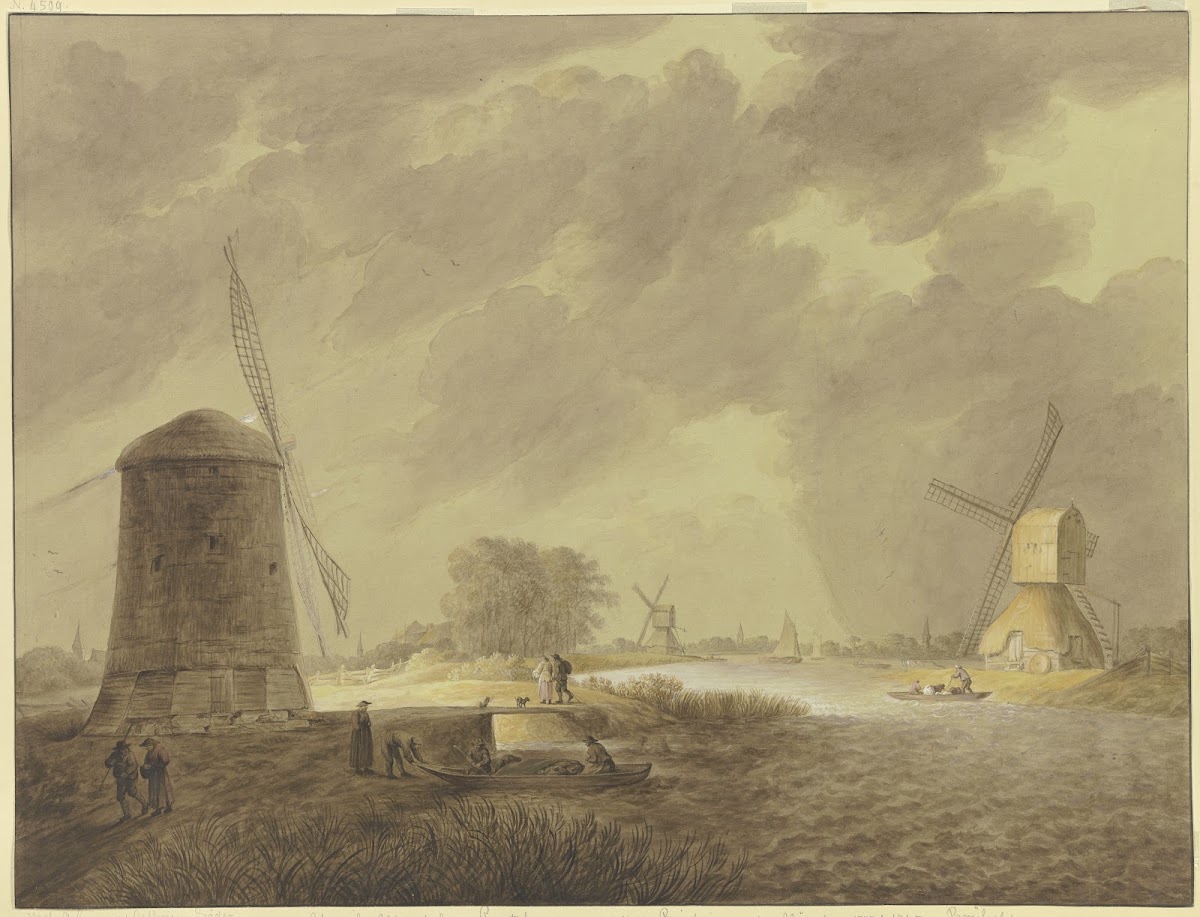 Windmühlen an einem Fluß bei stürmischem trübem Wetter