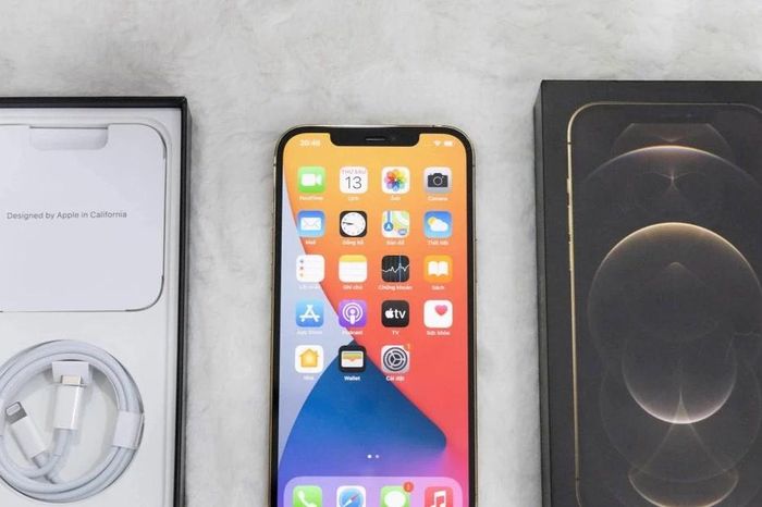 Apple bỏ củ sạc, ngành phụ kiện 'hốt bạc' tỷ USD - Báo Tri thức &amp; Cuộc sống