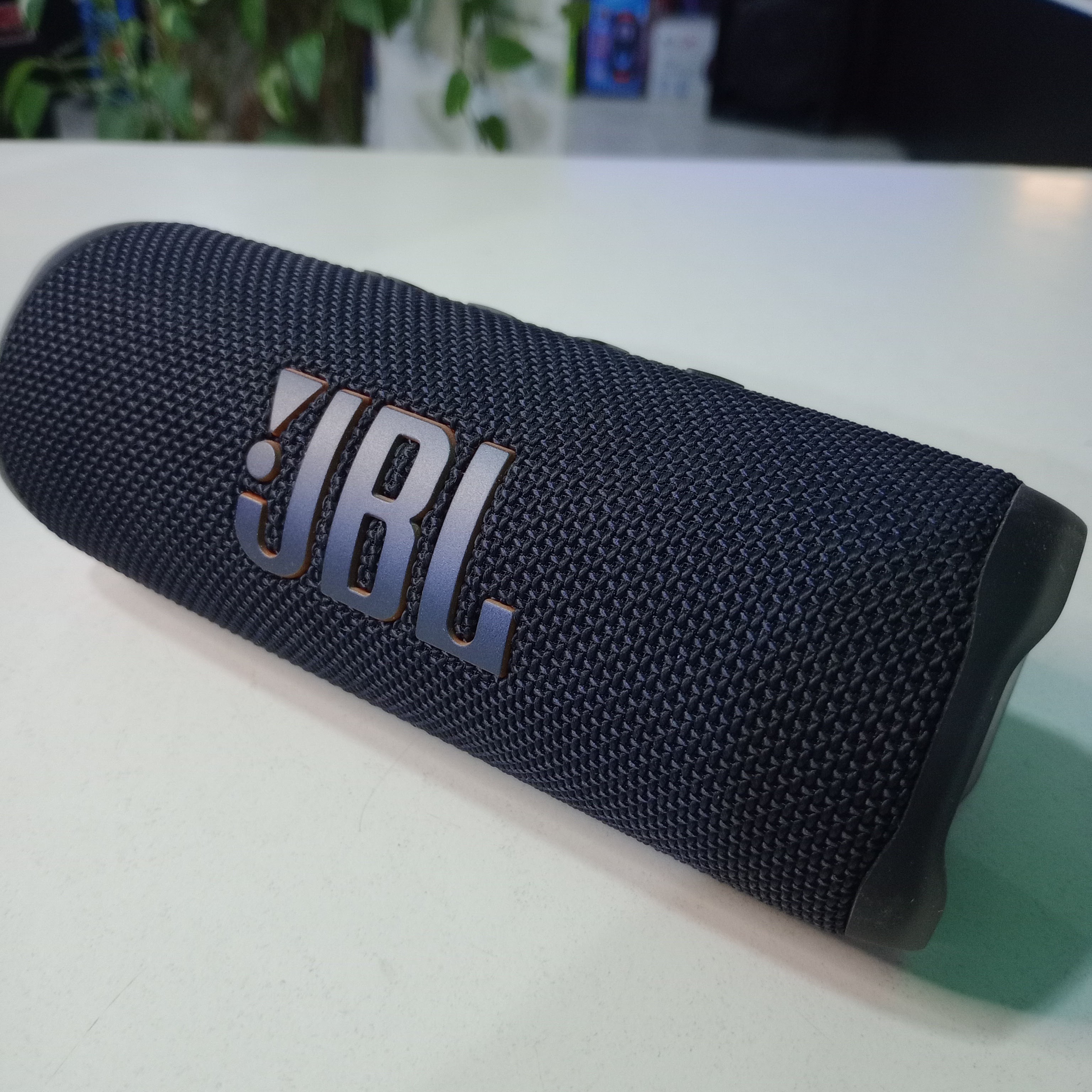 Parlante JBL FLIP6 12 Hs 2