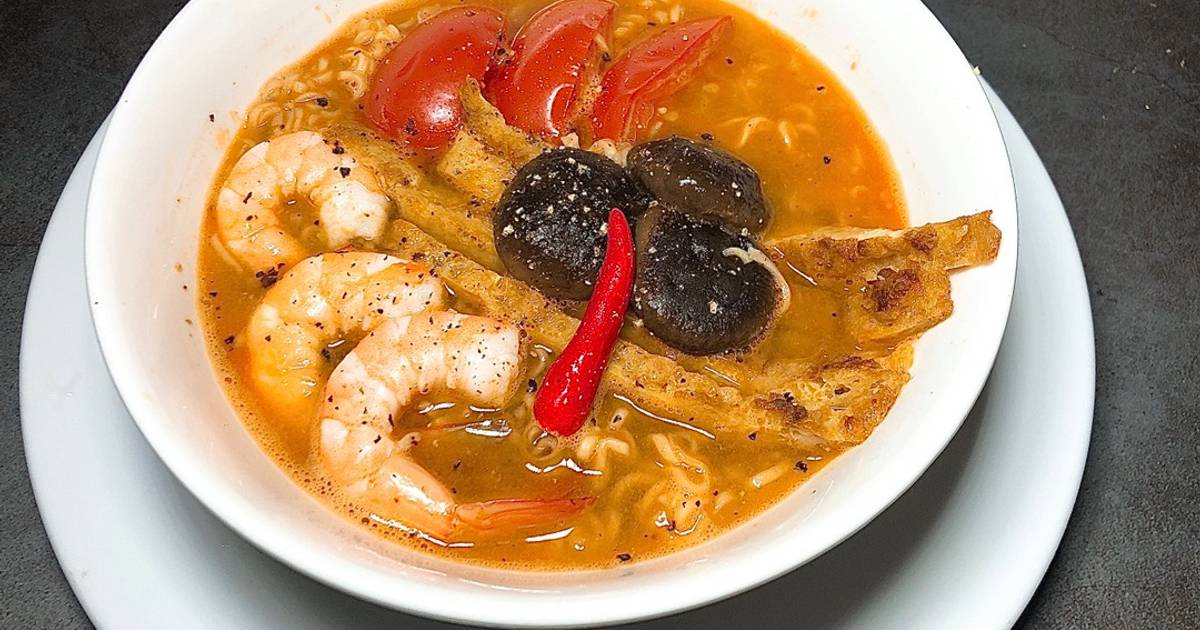 Mì Thái Chua Cay Nấu Tôm, Nấm & Trứng