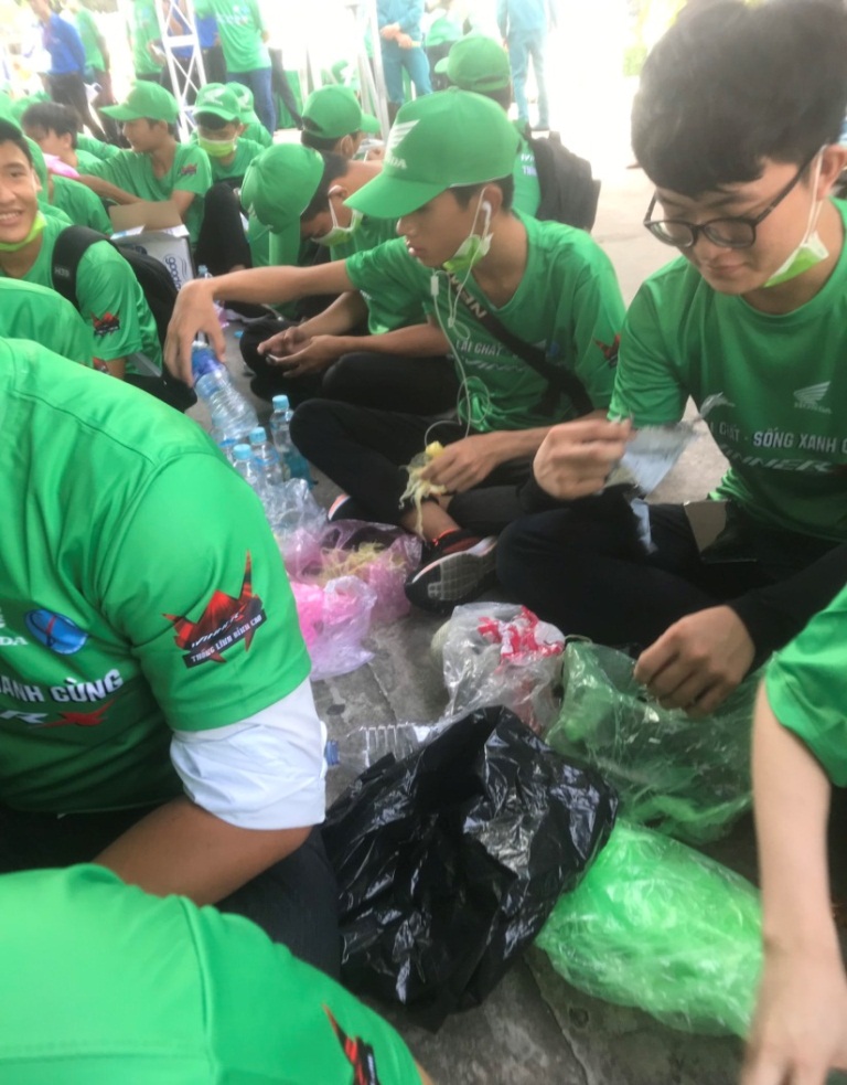 Đoàn viên sinh viên DLA tham gia các hoạt động trong chương trình 
