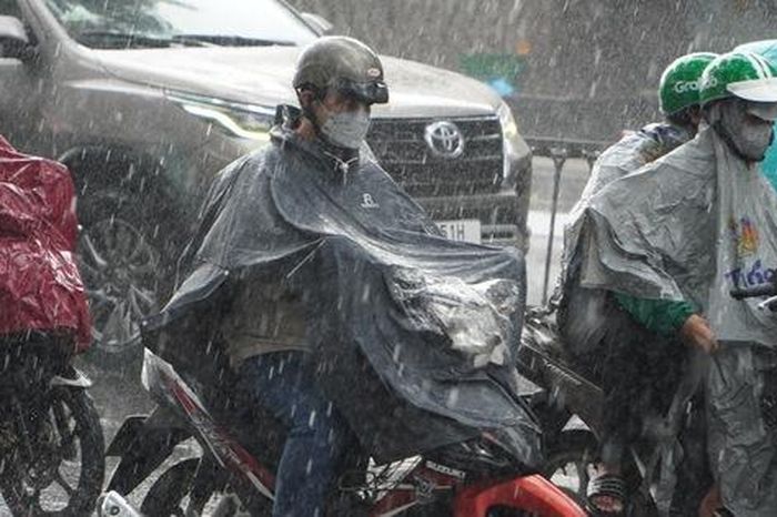 TPHCM bất ngờ có mưa từ sáng sớm, dự báo có mưa đá trong những ngày tới - Báo Người Lao Động