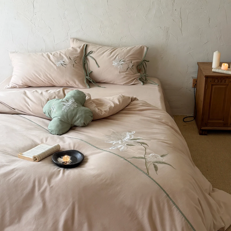 Embroidered cotton-linen bedding set with bows
