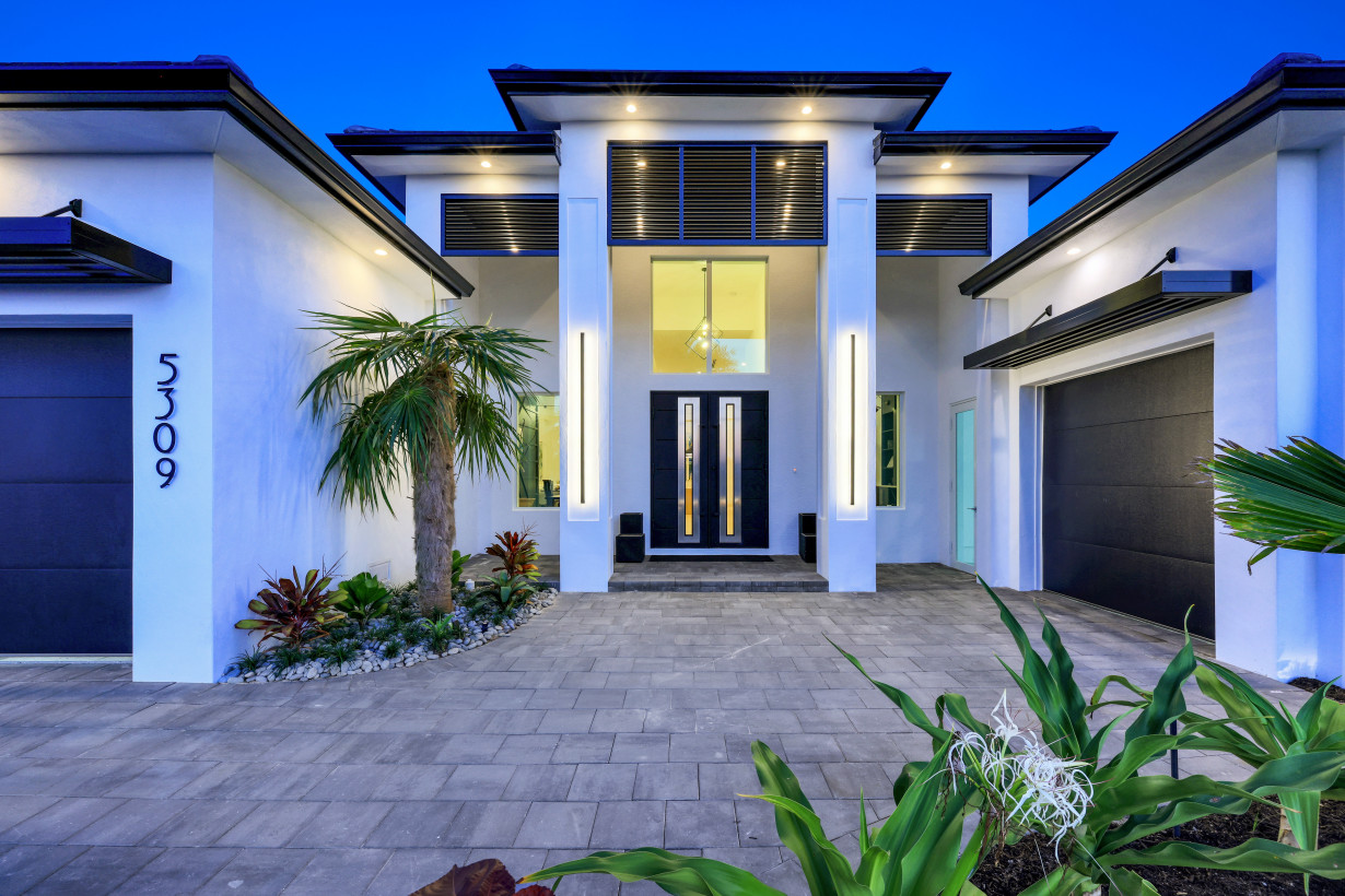5309 Bayshore Ave interior
