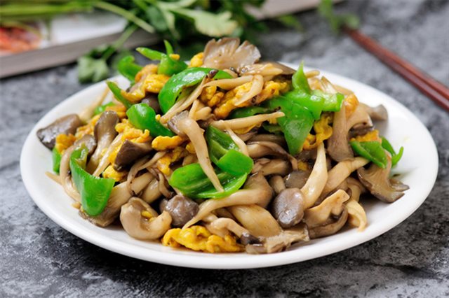 Nấm Bào Ngư Xào Trứng