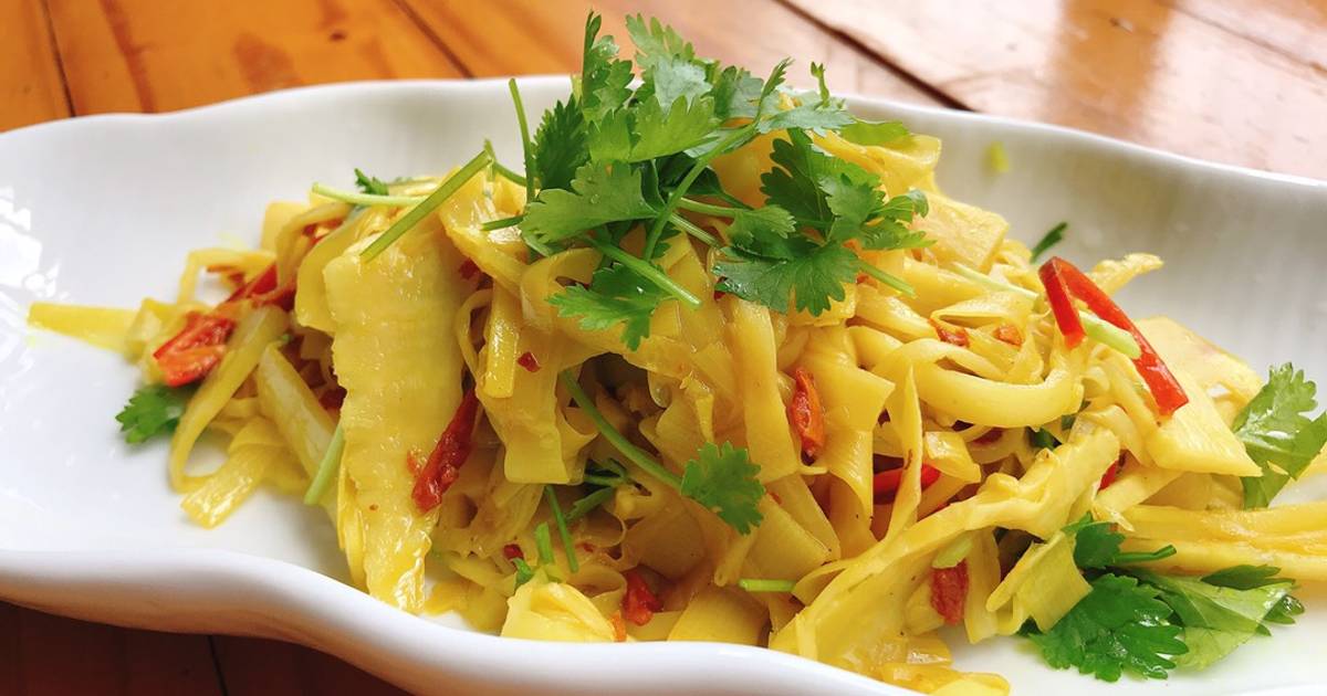Măng đắng xào nghệ