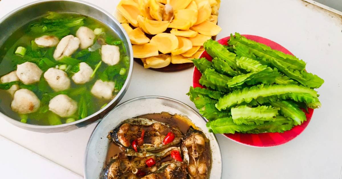 Cơm trưa 
Canh cải chả cá thu
Cá hú kho ớt
Đậu rồng xào mỡ