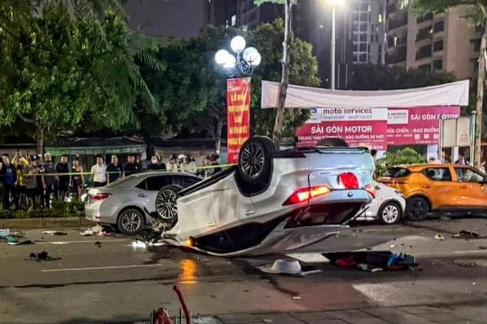 Tạm giữ hình sự tài xế gây tai nạn liên hoàn trên phố Trung Kính - Đài Phát thanh và truyền hình Hà Nội