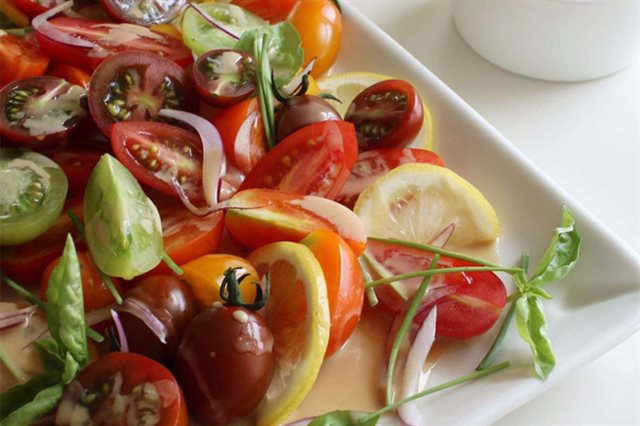 Salad Cà Chua Sốt Bơ Đậu Phộng